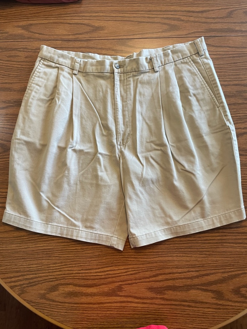 Roundtree & Yorke Light Khaki Pleated Men’s Shorts